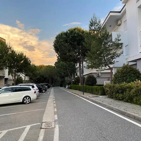 Colors By The Sea At Lalzi Bay アパート ドゥラス