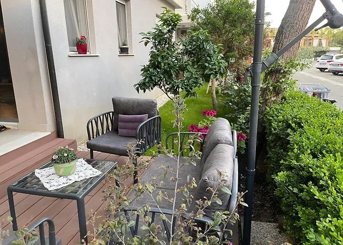 Colors By The Sea At Lalzi Bay 公寓