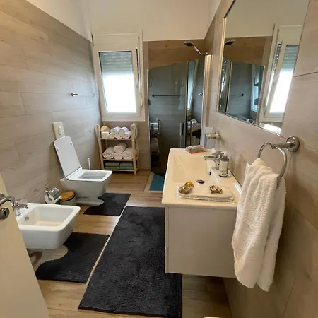 Colors By The Sea At Lalzi Bay Apartmán