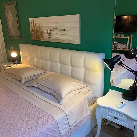 Colors By The Sea At Lalzi Bay Apartmán *