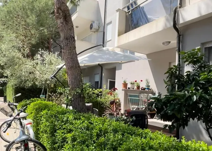 Colors By The Sea At Lalzi Bay Apartment *