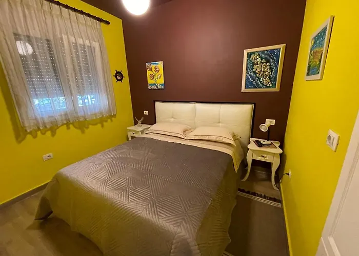 Colors By The Sea At Lalzi Bay Apartment